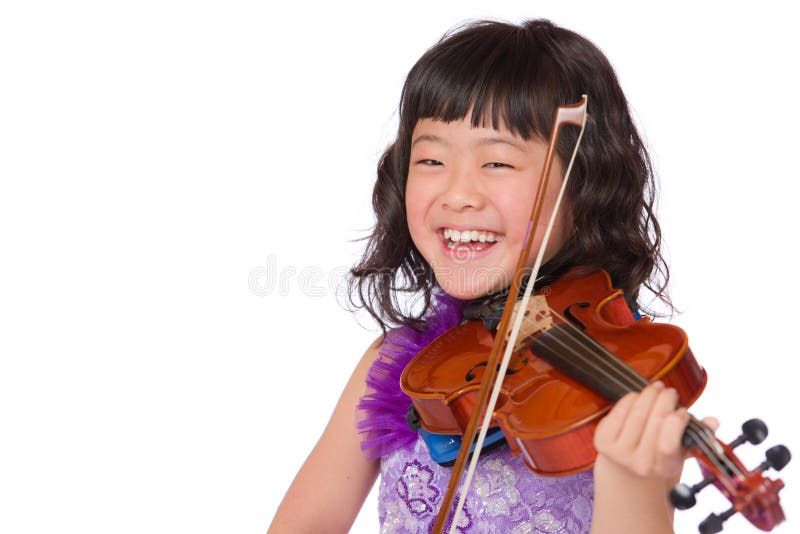 Junges japanisches Mädchen-Porträt mit Violine lizenzfreie stockbilder Junges japanisches Mädchen-Porträt mit Violine lizenzfreie stockbilder