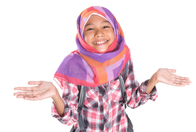 Junges Mädchen mit Kopftuch und Rucksack IV lizenzfreie stockbilder Junges Mädchen mit Kopftuch und Rucksack IV lizenzfreie stockbilder