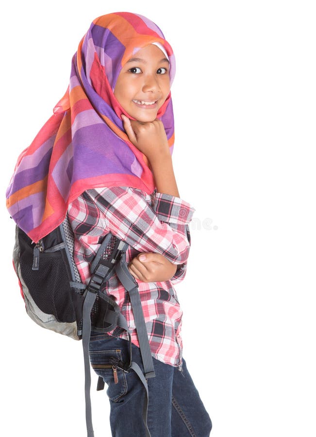Junges Mädchen mit Kopftuch und Rucksack VII stockfoto Junges Mädchen mit Kopftuch und Rucksack VII stockfoto