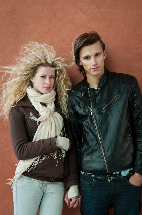 Junges Paarart und weiseportrait stockfotos Junges Paarart und weiseportrait stockfotos