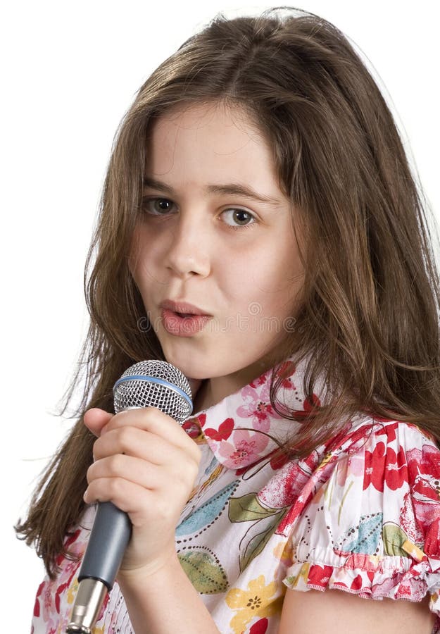 Junges singendes Mädchen stockfotografie Junges singendes Mädchen stockfotografie