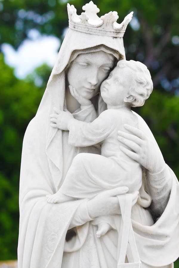 Jungfrau Maria, die das Schätzchen Jesus trägt lizenzfreies stockfoto Jungfrau Maria, die das Schätzchen Jesus trägt lizenzfreies stockfoto