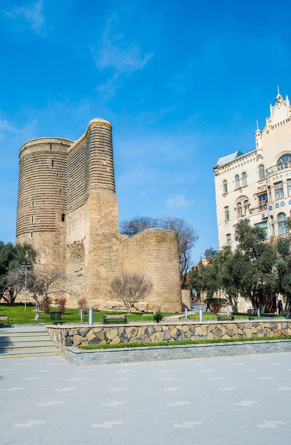 Jungfru- torn i Baku, Azerbajdzjan arkivbild Jungfru- torn i Baku, Azerbajdzjan arkivbild