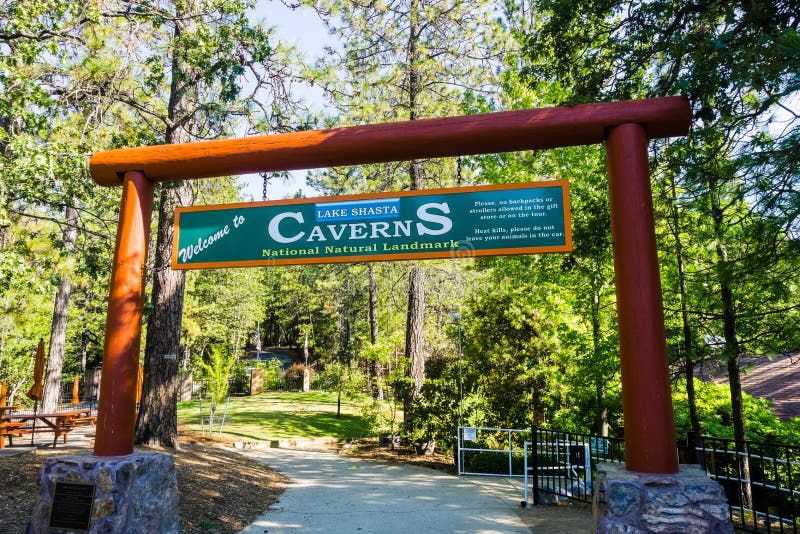 26. Juni 2018 Lakehead/CA/USA - Eingang zum nationalen Naturdenkmal See Shasta in Shasta County, Nord-Kalifornien