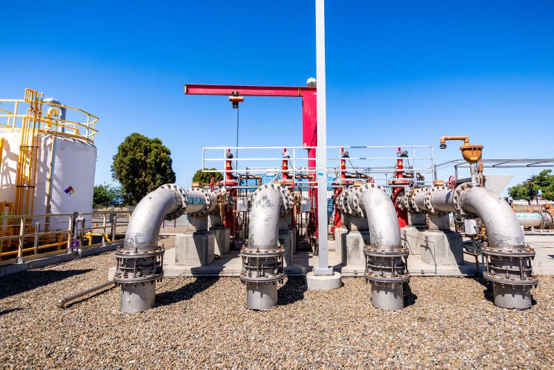 Juni 20, 2019 San Jose/CA/USA - Silicon Valley flyttade fram mitten för vattenrening som lokaliserades i södra San Francisco Bay royaltyfria foton Juni 20, 2019 San Jose/CA/USA - Silicon Valley flyttade fram mitten för vattenrening som lokaliserades i södra San Francisco Bay royaltyfria foton