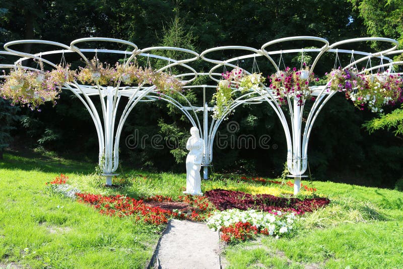 14-28 juni vid blomsterutställningen i Spivoche Pole under namnet Flower Hellas, Kiev, Ukraina fotografering för bildbyråer 14-28 juni vid blomsterutställningen i Spivoche Pole under namnet Flower Hellas, Kiev, Ukraina fotografering för bildbyråer