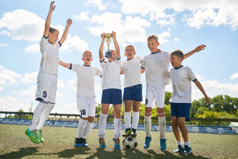 Junior Football Team Celebrating Victory foto de archivo