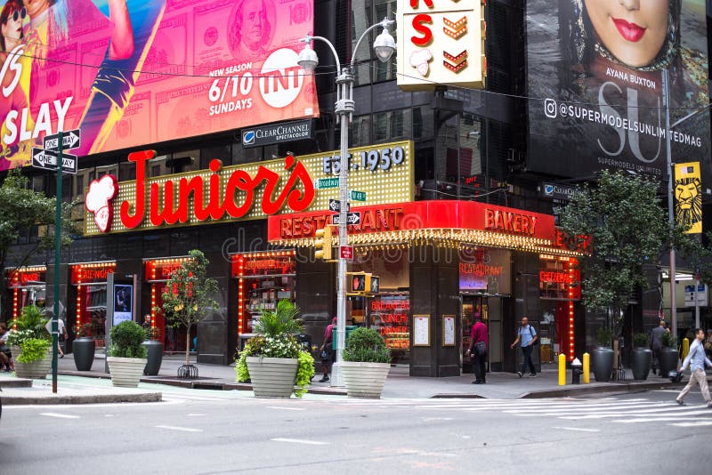 Juniors Restaurant And Times Square NYC Editorial Photography - Image