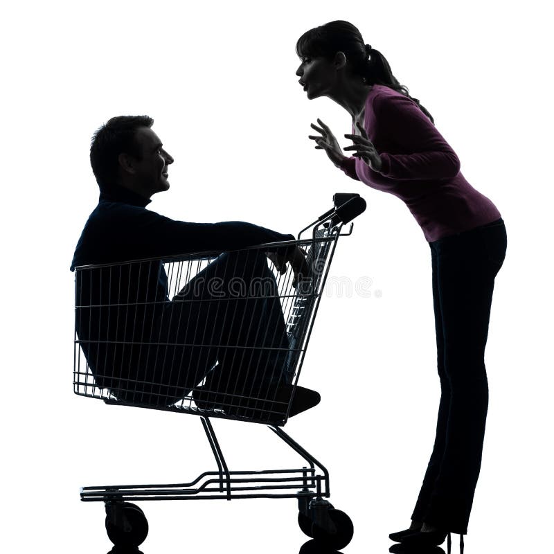 Junte a la mujer con el hombre que se sienta en silueta del carro de la compra imagen de archivo Junte a la mujer con el hombre que se sienta en silueta del carro de la compra imagen de archivo