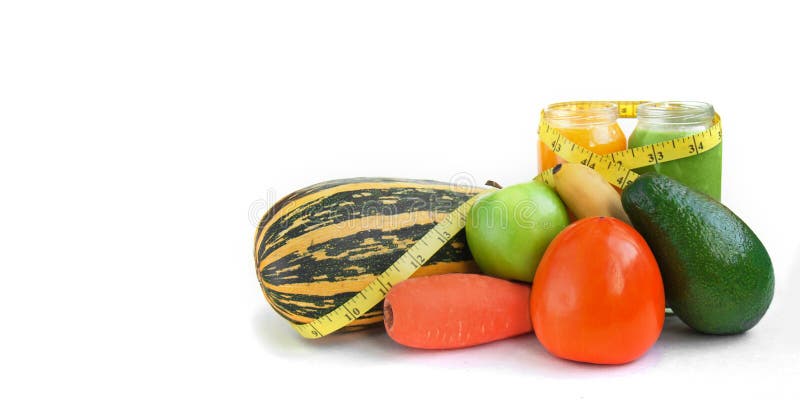 Jus crus végétariens de smoothies de concept de nourriture jeûnant pour la santé et la perte de poids images stock Jus crus végétariens de smoothies de concept de nourriture jeûnant pour la santé et la perte de poids images stock