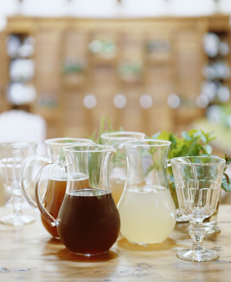 Jus de fruit assortis image libre de droits Jus de fruit assortis image libre de droits
