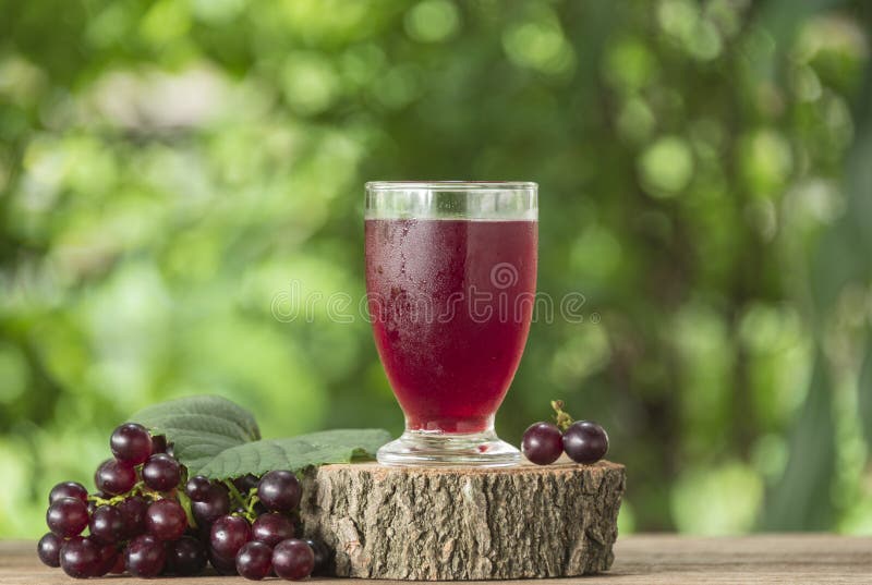 Verre De Smoothie De Jus De Raisins Photo stock Image du raisins