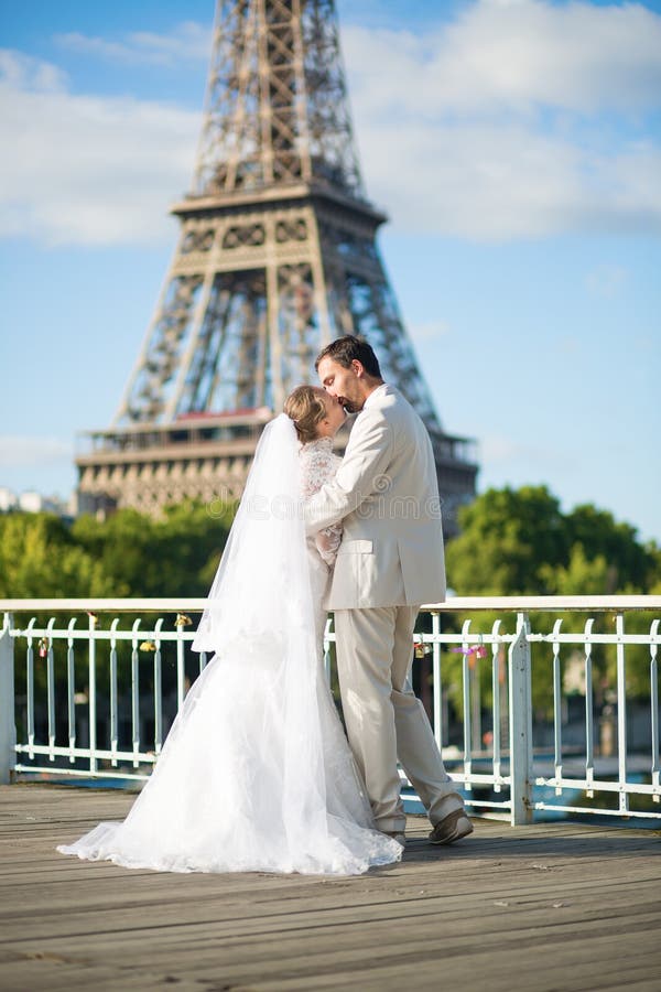 Just married couple in Paris