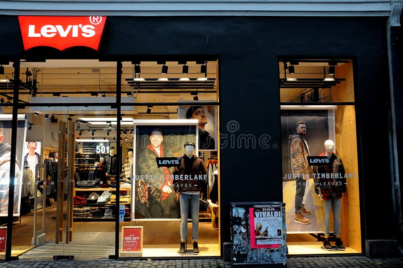 Justin Timberlake Fesh Leaves Show Case Levis Store Editorial Photography -  Image of economy, fresh: 130274642