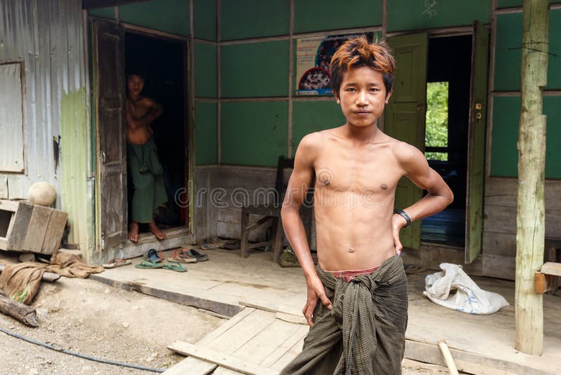 Juventud local en Chin State, Myanmar imágenes de archivo libres de regalías