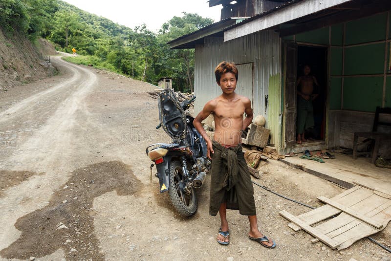 Juventud local en Chin State, Myanmar fotografía de archivo
