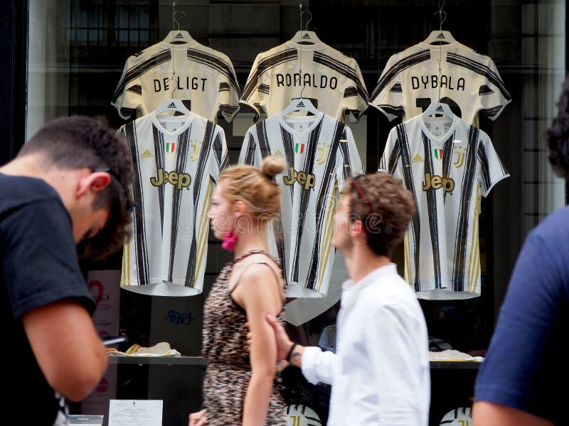 Juventus nueva camiseta: Cristiano Ronaldo presentó indumentaria