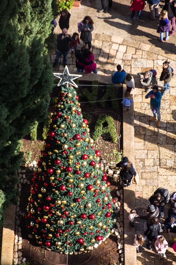 Jérusalem YMCA international, un point de repère de ville, vue supérieure de tour de la façade et de l'arbre de Noël de construct