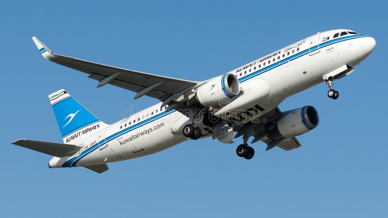 KUWAIT AIRWAYS AIRBUS A320 #9K-AKA AIRLINE ISSUE POSTCARD 