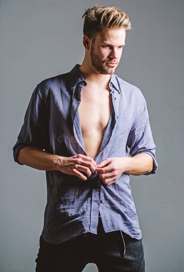 K?nslig fritt och s?kert Manlig modesk?nhet Sexigt muskul?st macho Kondition bantar Lust och frestelse Sex packe av arkivbilder K?nslig fritt och s?kert Manlig modesk?nhet Sexigt muskul?st macho Kondition bantar Lust och frestelse Sex packe av arkivbilder