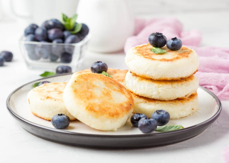 Käsekuchen Vom Hüttenkäse, Frühstück, Traditionelle Russische Süße ...