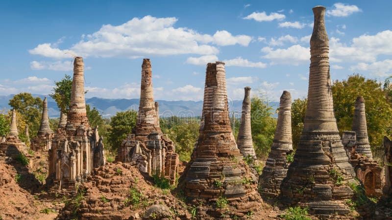 4K Timelapse chodzenie chmura przy Shwe Indein pagodą, shanu stan, Myanmar zbiory 4K Timelapse chodzenie chmura przy Shwe Indein pagodą, shanu stan, Myanmar zbiory