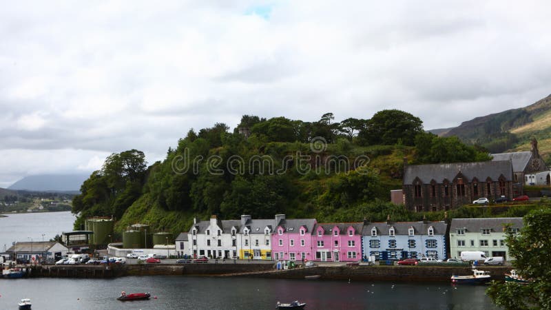 4K UltraHD Timelapse des bâtiments colorés dans Portree, Skye, Ecosse banque de vidéos