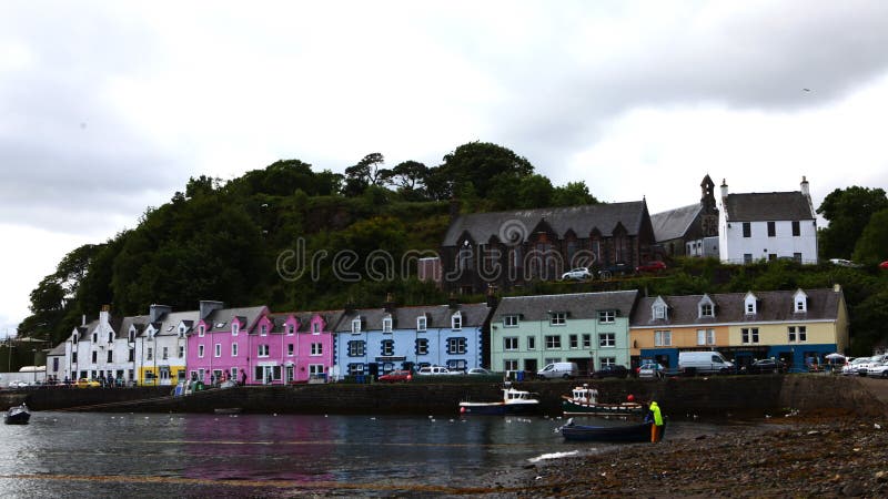 4K UltraHD Timelapse des bâtiments colorés dans Portree, île de Skye, Ecosse banque de vidéos