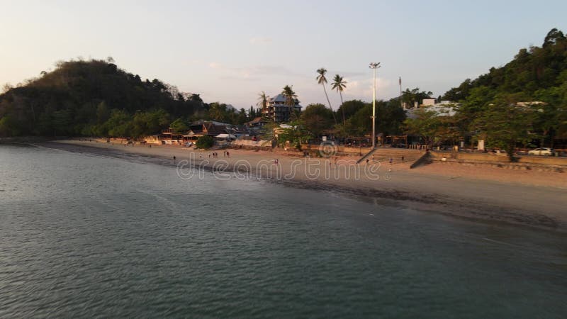 4k αεροπορικό υλικό στην παραλία aonang στο ao nang krabi φιλμ μικρού μήκους