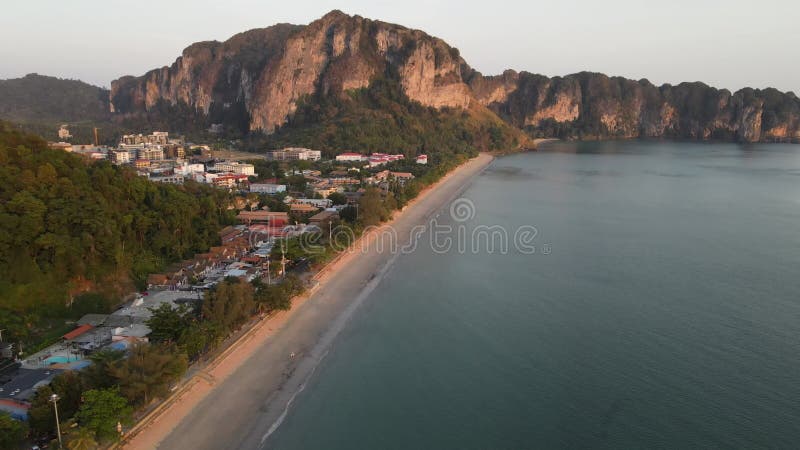 4k αεροπορικό υλικό στην παραλία aonang στο ao nang krabi φιλμ μικρού μήκους