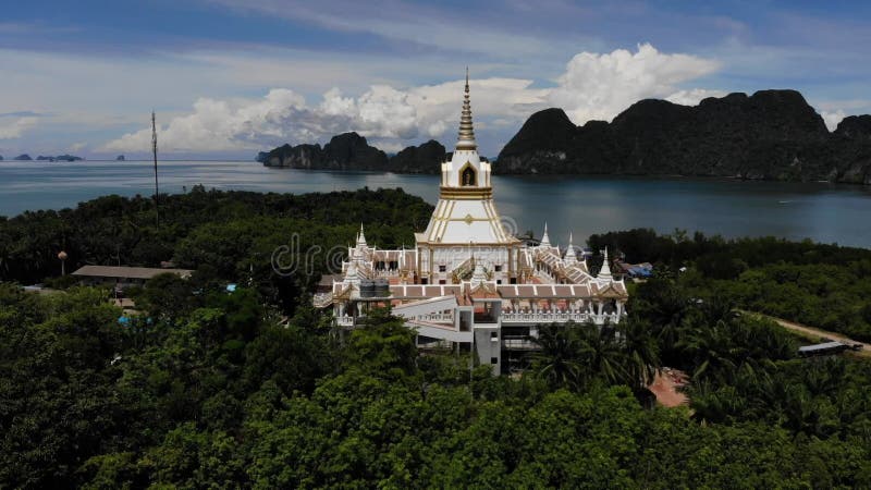 4k αεροστεγές υλικό από το wat mahathi sak τεμπλ στο ao nang krabi απόθεμα βίντεο