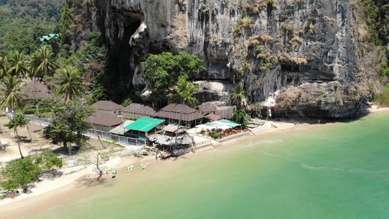 4k αεροφωτογραφίες από την παραλία tonsai ao nang krabi απόθεμα βίντεο