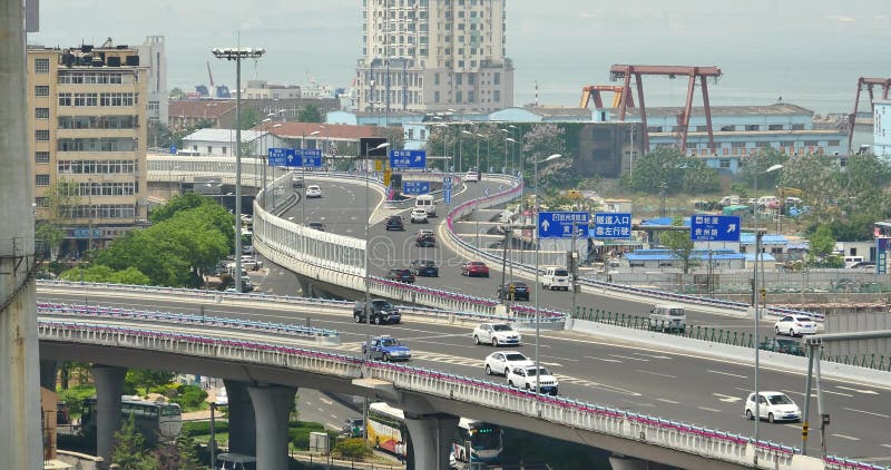 4k η πολυάσχολη αστική κυκλοφορία overpass, αστικό η οικοδόμηση, QingDao Κίνα