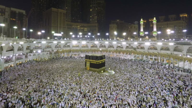 Kaaba en La Meca en lapso del enfoque de la Arabia Saudita a tiempo