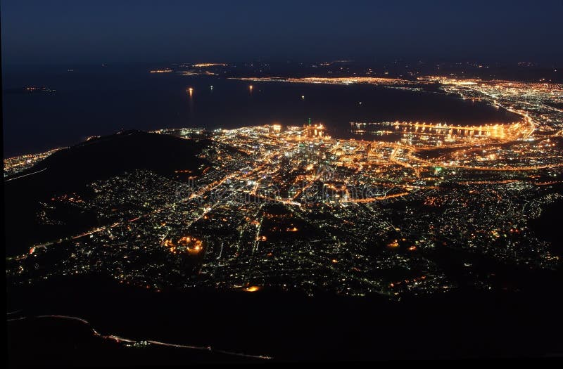 Kaapstad bij nacht royalty-vrije stock foto Kaapstad bij nacht royalty-vrije stock foto