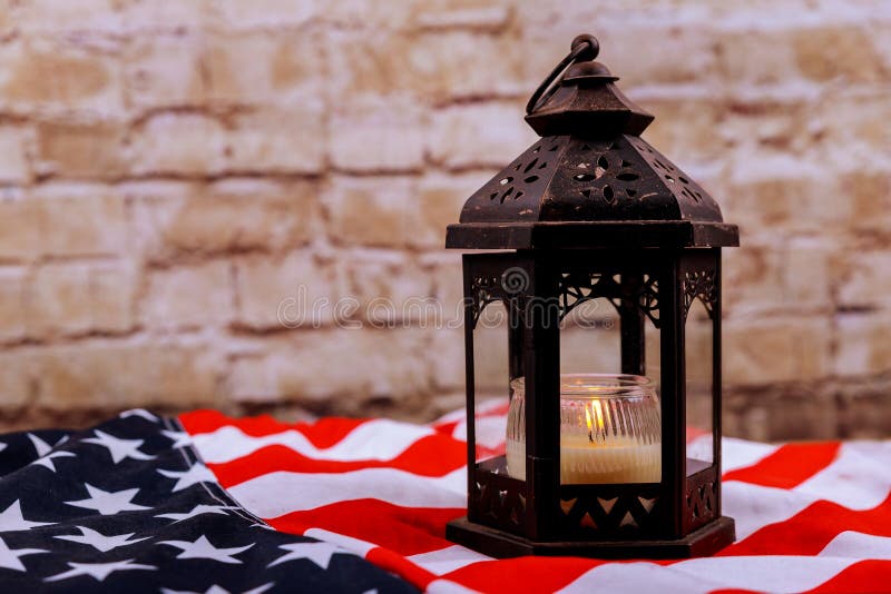 Kaarsen zacht licht tegen de Amerikaanse nationale dag van de de Dagpatriot van de vlagonafhankelijkheid royalty-vrije stock afbeelding Kaarsen zacht licht tegen de Amerikaanse nationale dag van de de Dagpatriot van de vlagonafhankelijkheid royalty-vrije stock afbeelding