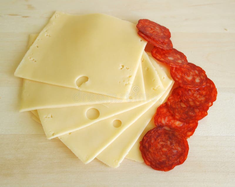 Kaas en salami stock foto. Image of ontbijt, kaas, heerlijk 17451904