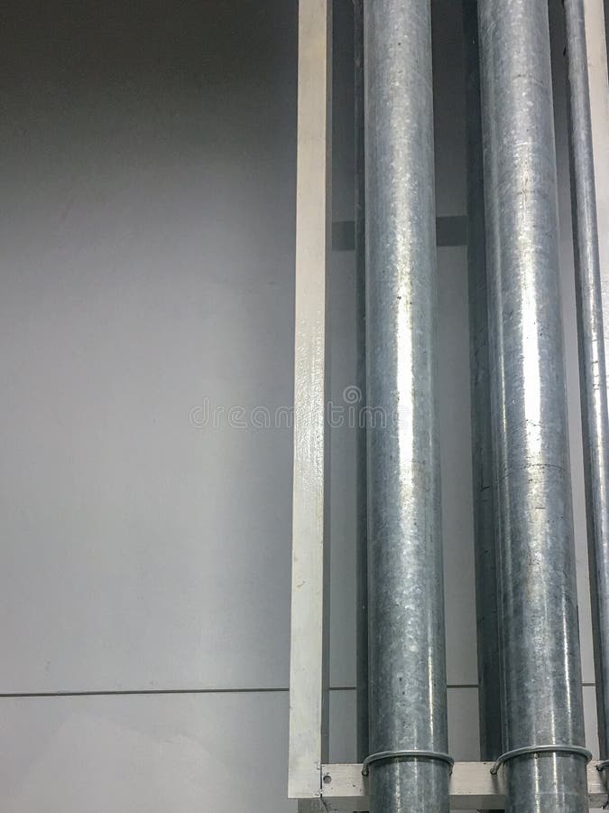 Kabel i metallrör arkivfoto Kabel i metallrör arkivfoto