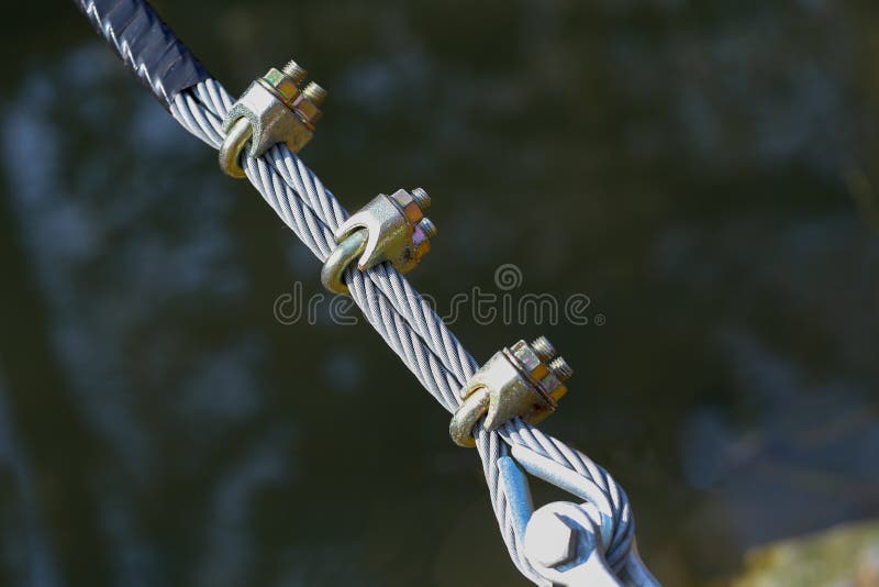 Kablage med bultar och muttrar royaltyfri fotografi