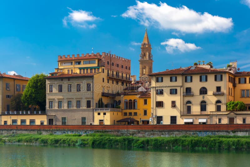 Kade van de rivier Arno in Florence, Italië stock afbeeldingen Kade van de rivier Arno in Florence, Italië stock afbeeldingen