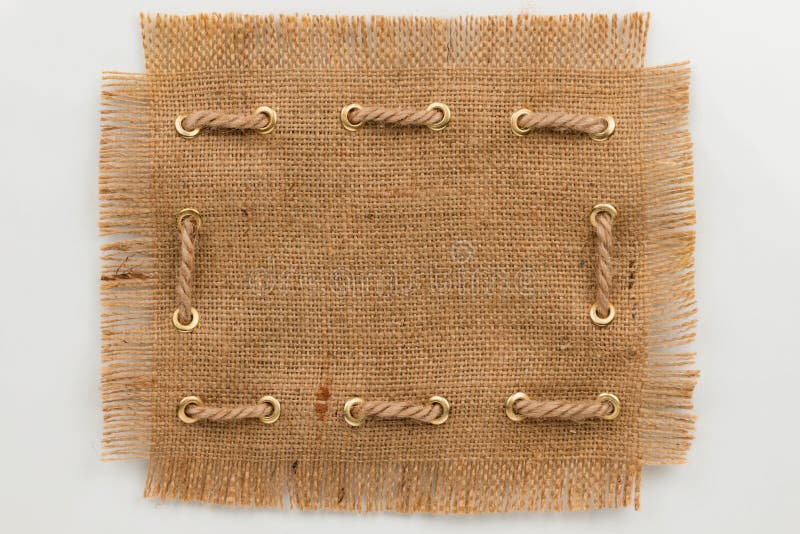 Kader van jute met een rand en een kabel wordt gemaakt die stock fotografie Kader van jute met een rand en een kabel wordt gemaakt die stock fotografie