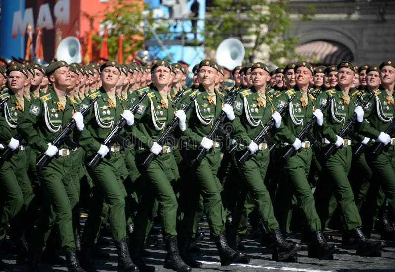 Kadetten der Militärraum-Akademie genannt nach A f Mozhaisky während der Parade, engagiert zu Victory Day auf Rotem Platz stockfoto Kadetten der Militärraum-Akademie genannt nach A f Mozhaisky während der Parade, engagiert zu Victory Day auf Rotem Platz stockfoto