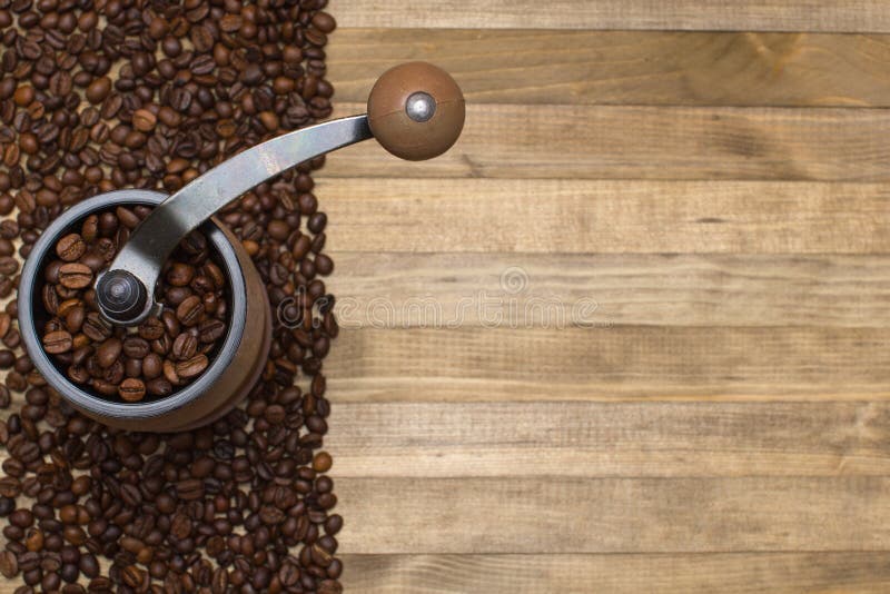 Kaffe maler och river av kaffebönor royaltyfria foton Kaffe maler och river av kaffebönor royaltyfria foton