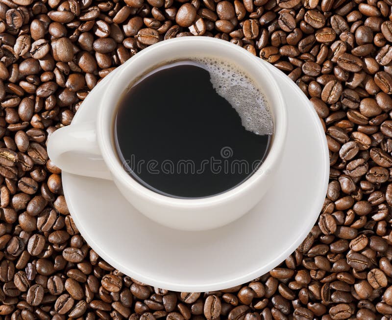 Kaffe med kaffebönor