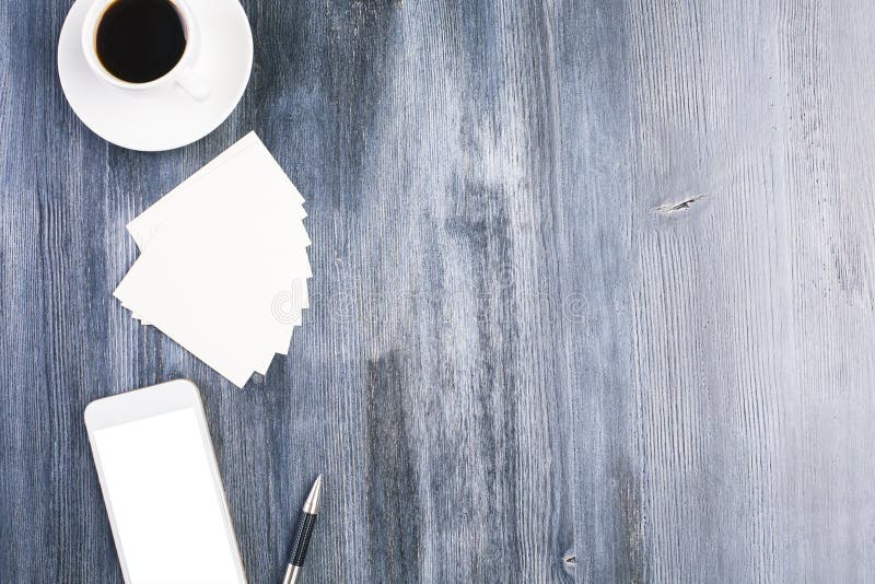 Kaffe, pappersfan och telefon arkivbild Kaffe, pappersfan och telefon arkivbild