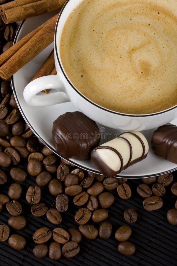 Kaffee und Schokolade stockbild. Bild von sahne, kaffee 6664101