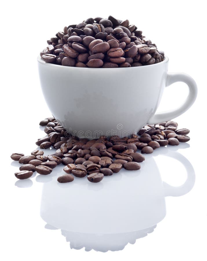 Kaffeebohnen im Cup stockbilder Kaffeebohnen im Cup stockbilder