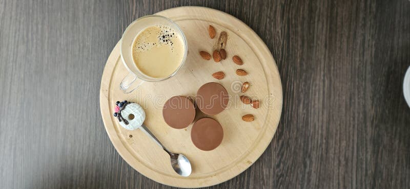 Essen Kaffee Kekse Mandeln stockbilder