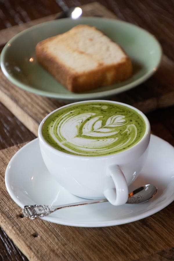 Kaffee Latte Macchiato Mit Sahne Im Glas Stockfoto - Bild von macchiato ...