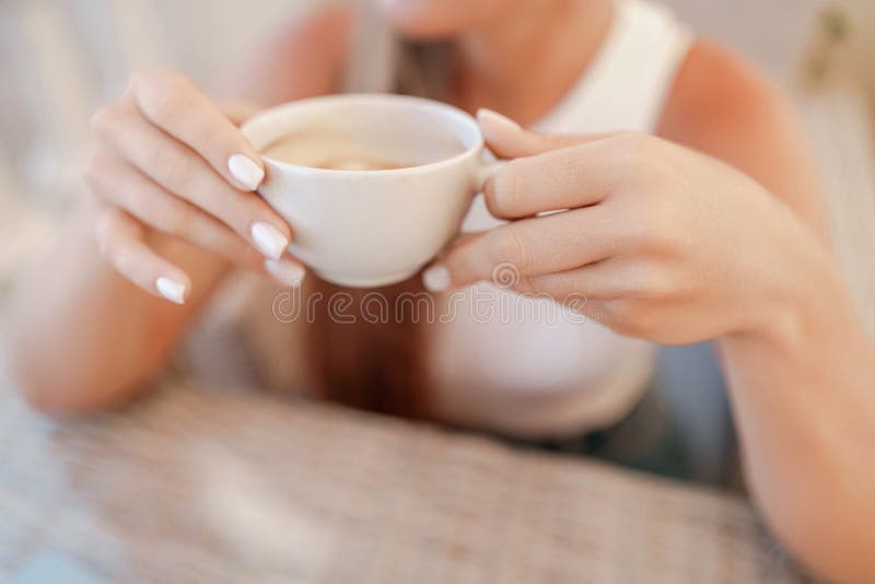 Kaffekafé. kaffebrytning i kafé. Alkohol och dryck kaffe. royaltyfria bilder